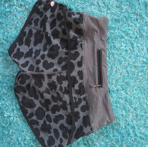 Lulu cherry cheetah short - Picture 2 of 4